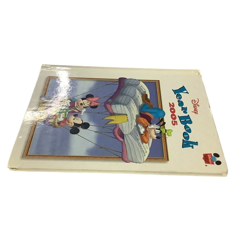 Disney Year Book 2005 Children's Book‎ Featuring Mickey Minnie Goofy Donald